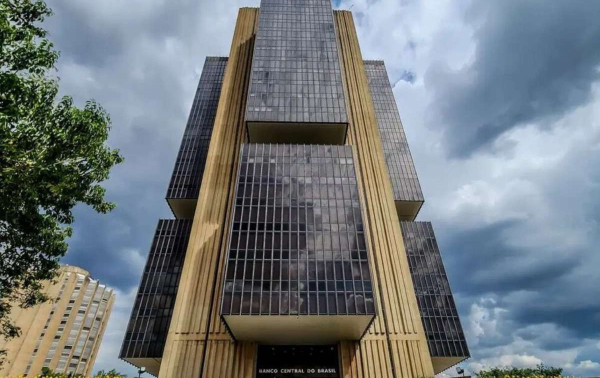 Copom reduz taxa de juros para 14%, a menor desde mar&ccedil;o de 2025