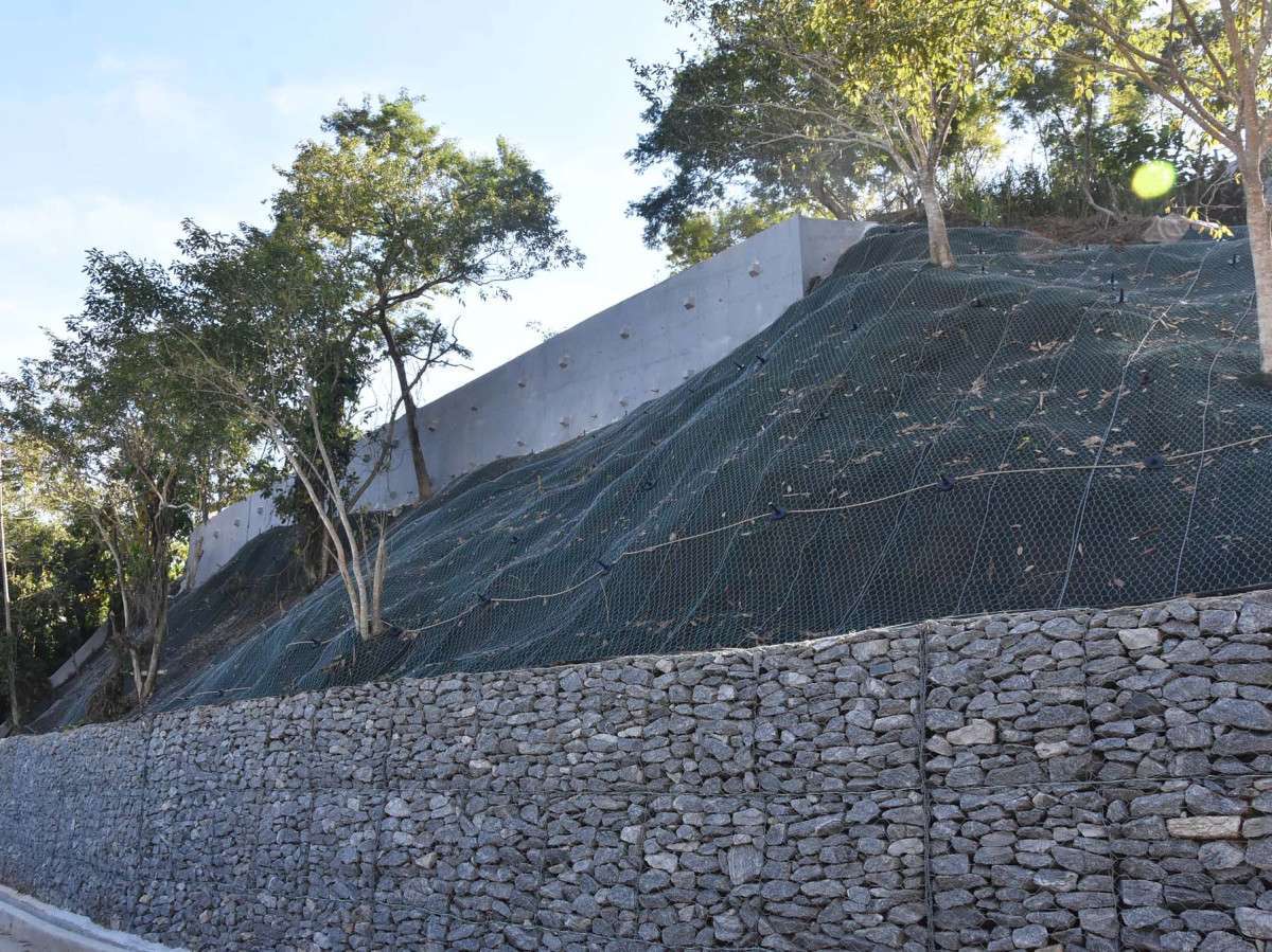 Prefeitura avan&ccedil;a com obras de conten&ccedil;&atilde;o em tr&ecirc;s pontos do 3&ordm; distrito de Angra