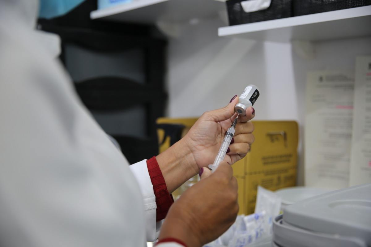 Campanha de vacina&ccedil;&atilde;o tem in&iacute;cio em Duque de Caxias