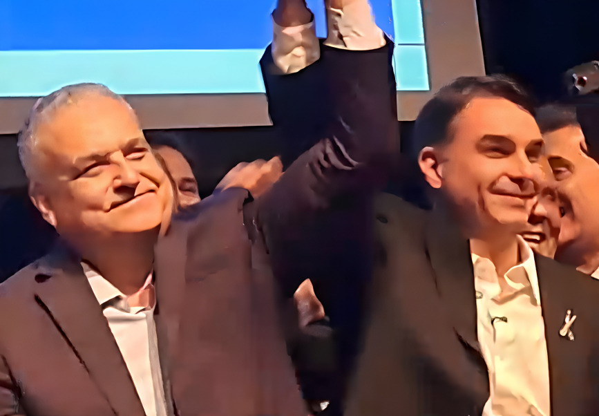 Fl&aacute;vio Bolsonaro anuncia Alfredo Gaspar como vice e aposta em chapa pura