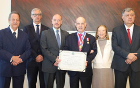 Desembargador Andr&eacute; Ricardo de Franciscis Ramos recebe Medalha Pedro Ernesto