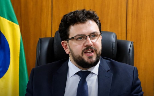 PF diz que ex‑assessor de Lula pediu quadro de 100 mil euros a lobista