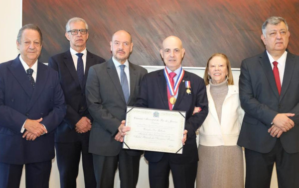 Desembargador Andr&eacute; Ricardo de Franciscis Ramos recebe Medalha Pedro Ernesto