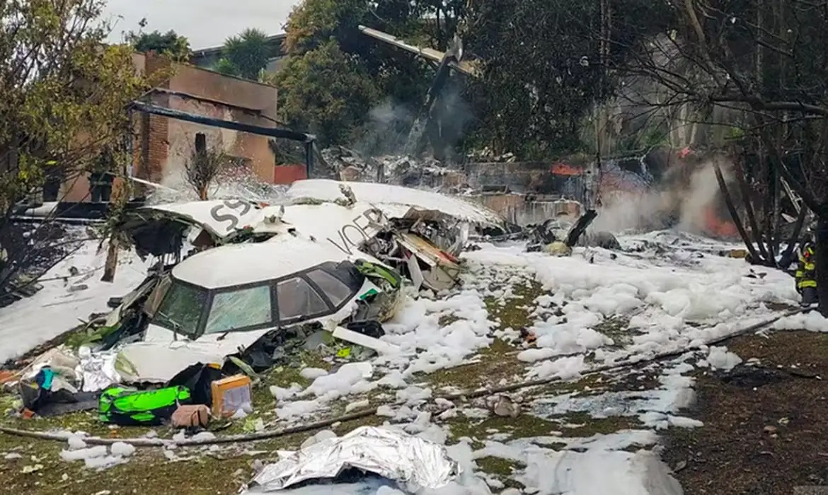 PF indicia 16 por queda de avi&atilde;o da Voepass que matou 62 pessoas