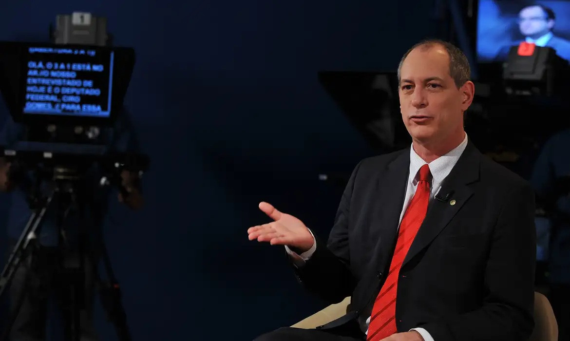 Op&ccedil;&otilde;es de esquerda come&ccedil;aram a se atacar