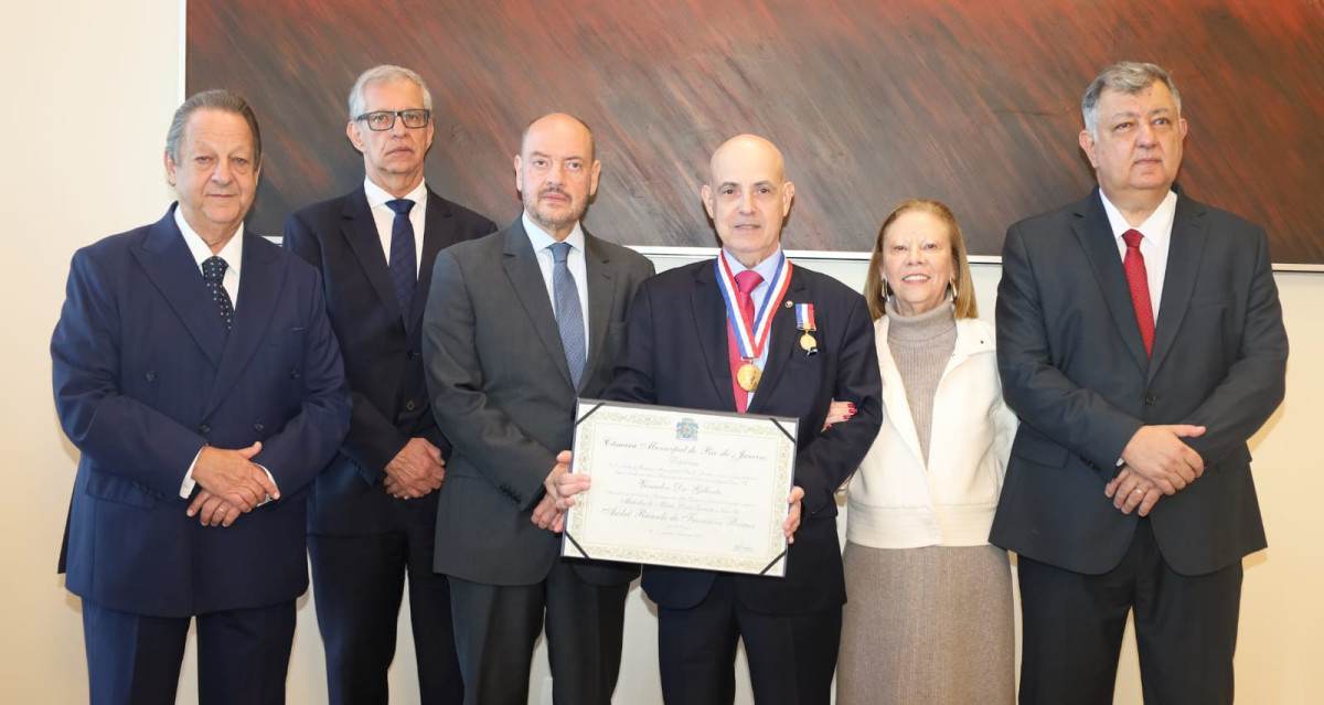 Desembargador Andr&eacute; Ricardo de Franciscis Ramos recebe Medalha Pedro Ernesto