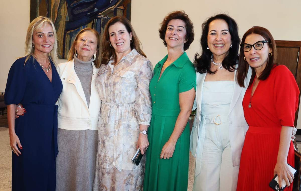 O homenageado desembargador André Franciscis com as magistradas Maria Angélica Guerra,   Fernanda Xavier,  Katia Monnerat  e Claudia Nascimento