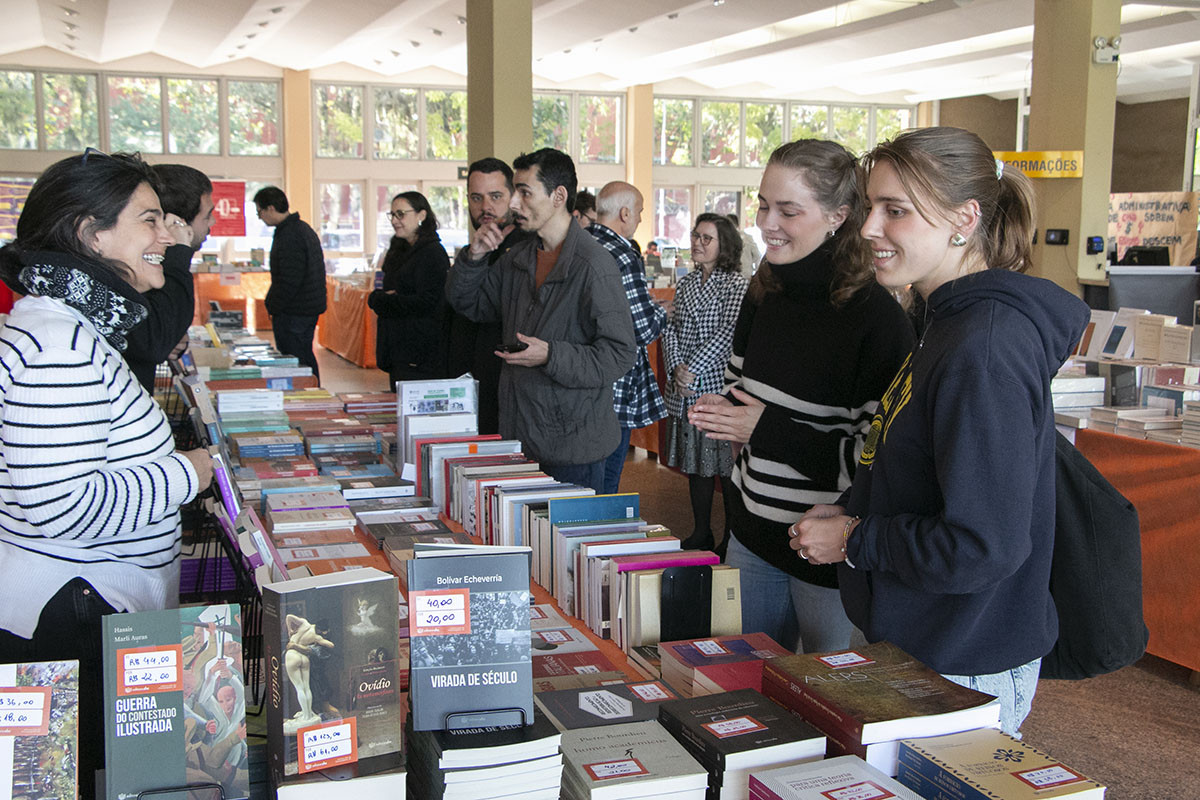 UFSC realiza Feira do Livro em Florian&oacute;polis