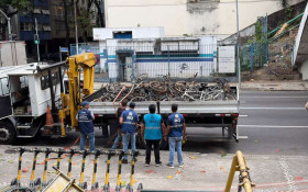 Prefeitura remove carca&ccedil;as em Copacabana