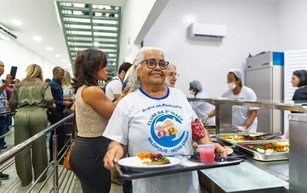 Restaurante do Povo de Nil&oacute;polis faz sucesso com os moradores