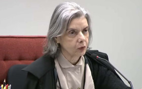 "N&atilde;o se interrompe ministro do Supremo durante voto", diz C&aacute;rmen L&uacute;cia