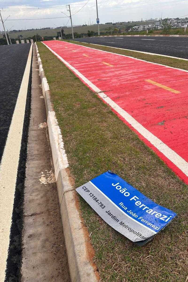 Vandalismo em placas de ruas dispara
