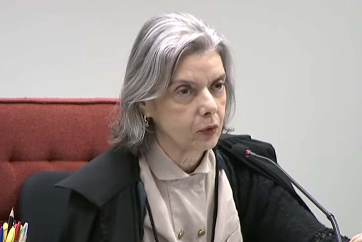 "N&atilde;o se interrompe ministro do Supremo durante voto", diz C&aacute;rmen L&uacute;cia