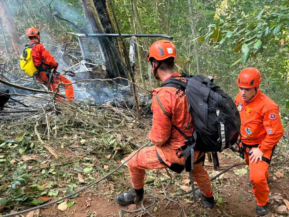 Queda de helic&oacute;ptero na Vista Chinesa deixa quatro mortos