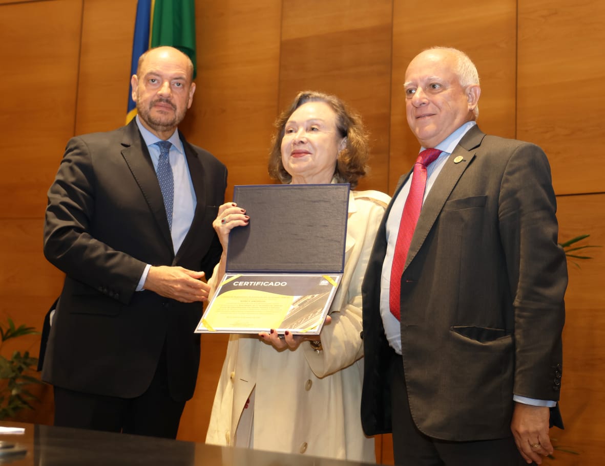 Os desembargadores Ricardo Couto e Cláudio dellOrto com a ministra Nancy Andrighi