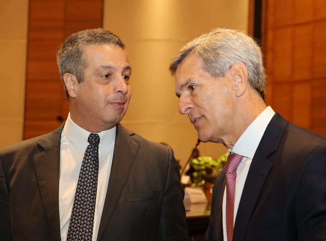 O desembargador Mauro Martins com o ministro Marco Aurélio Bellizze durante a abertura do segundo semestre de 2026 da EMERJ