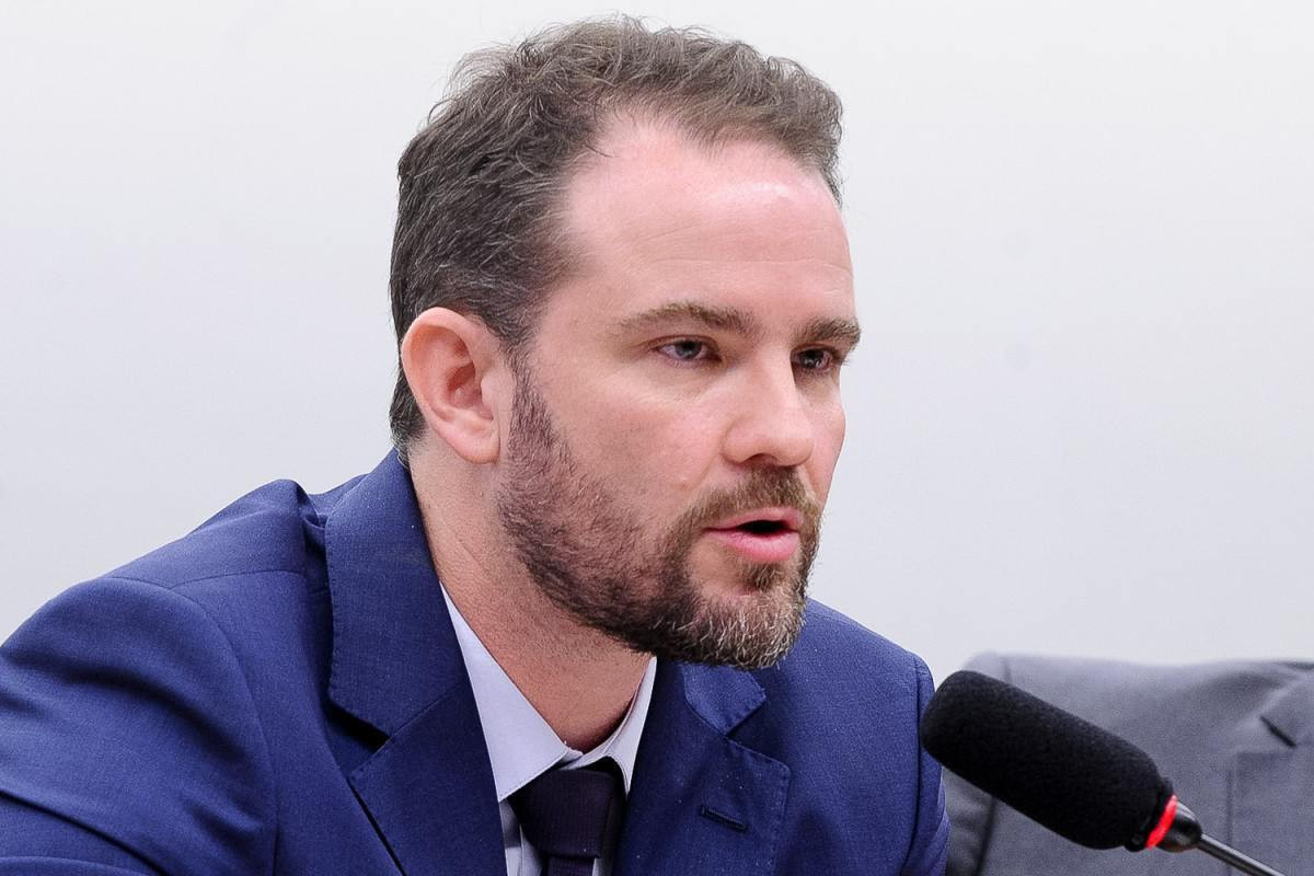 Governo apresenta proposta de sal&aacute;rio m&iacute;nimo de R$ 1.741 em 2027