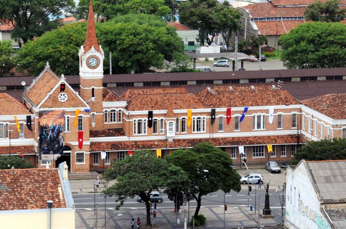 Esta&ccedil;&atilde;o Cultura: rodovias silenciaram lentamente as ferrovias