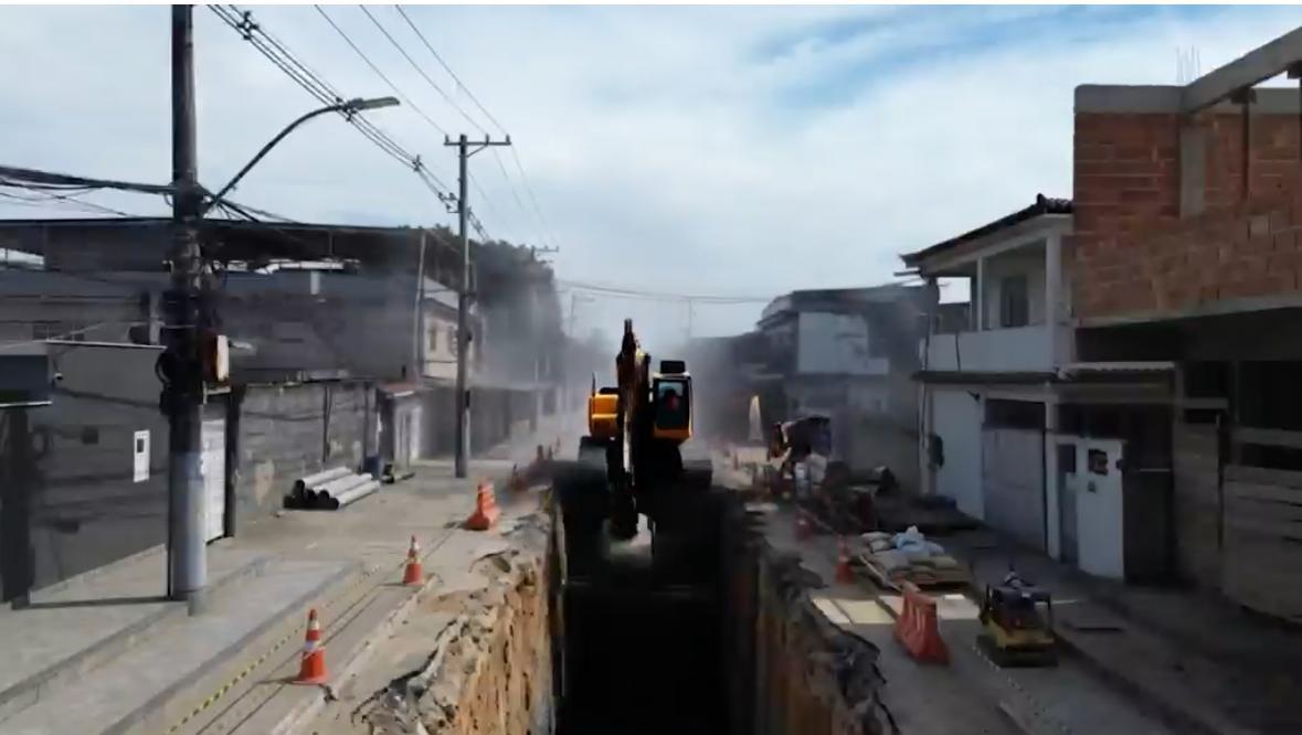 Obra de canaliza&ccedil;&atilde;o da Rua 5 de Julho, em Caxias, &eacute; iniciada