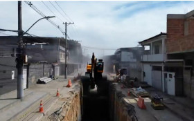 Obra de canaliza&ccedil;&atilde;o da Rua 5 de Julho, em Caxias, &eacute; iniciada