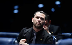 Cleitinho entre Lula e Fl&aacute;vio Bolsonaro: "neutralidade"