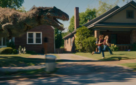Ewan McGregor enfrenta dinossauros em "O Fim da Rua" novo suspense da Warner