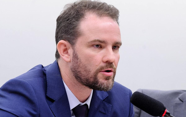 Governo apresenta proposta de sal&aacute;rio m&iacute;nimo de R$ 1.741 em 2027