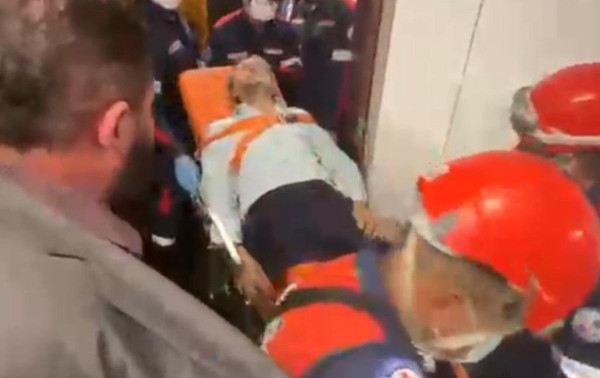 L&iacute;der do PT &eacute; hospitalizado ap&oacute;s desmaio durante reuni&atilde;o na C&acirc;mara