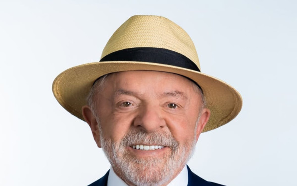 Lula resolve posar de chap&eacute;u para urna e aliados temem problemas
