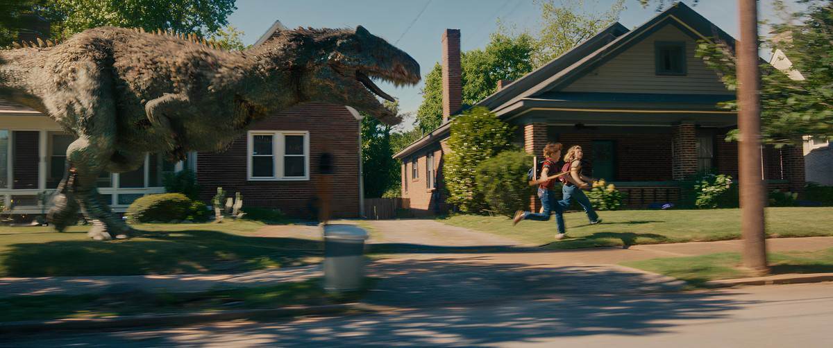 Ewan McGregor enfrenta dinossauros em "O Fim da Rua" novo suspense da Warner
