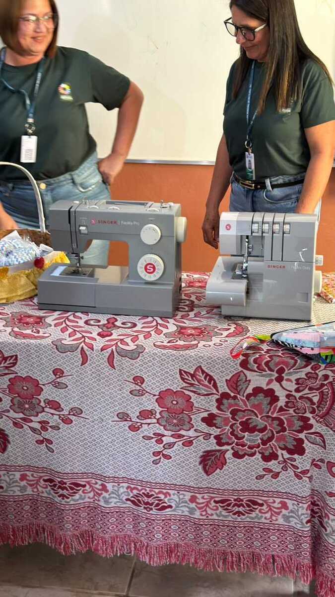 Parceria leva oficina de costura para a comunidade rural de L&iacute;dice
