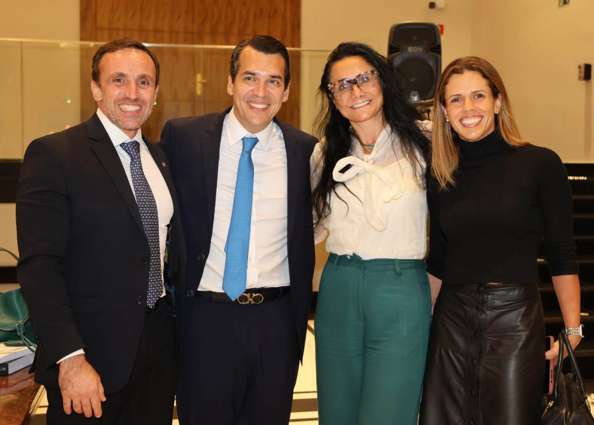 O defensor público geral Paulo Vinícius Cozzolino com o desembargador Guilherme Peña e as juízas Simone Lopes e Viviane Tovar
