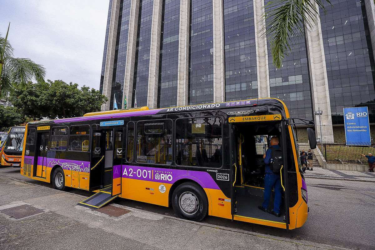 Prefeitura apresenta primeiros &ocirc;nibus do Sistema RIO para operar na Zona Oeste