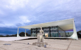 STF manda suspender pagamentos acima do teto e cobra devolu&ccedil;&atilde;o
