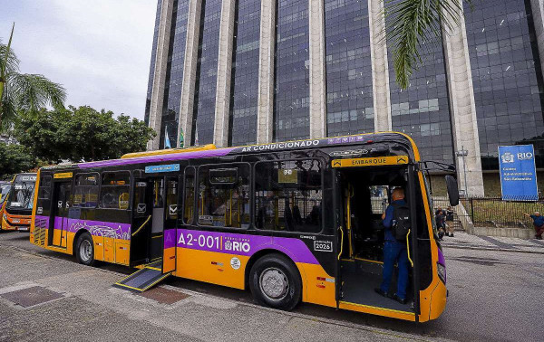 Prefeitura apresenta primeiros &ocirc;nibus do Sistema RIO para operar na Zona Oeste