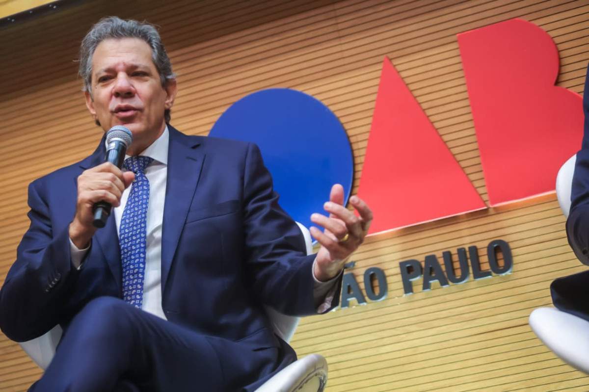 Haddad relata persegui&ccedil;&atilde;o estranha de viatura da pol&iacute;cia