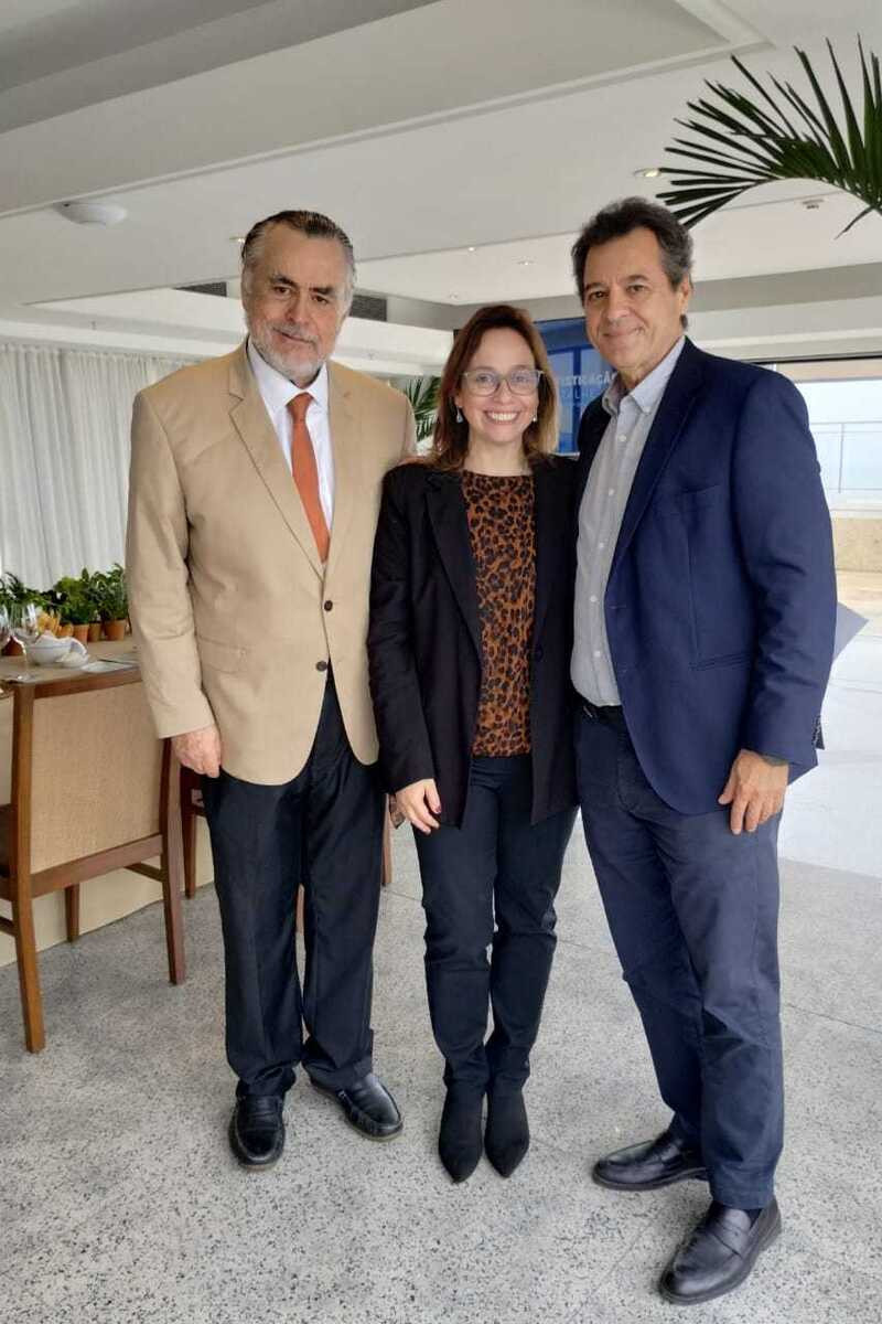 O diretor do Hotéis Arena e Presidente ABIH-RJ, Jose Bouzon, com a superintendente do Hotéis Rio, Theresa Jansen, e o públisher do Correio da Manhã, jornalista Cláudio Magnavita