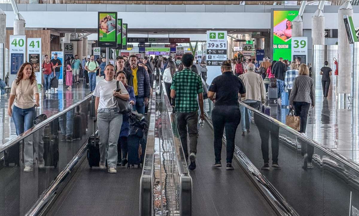 Setor de servi&ccedil;os fica est&aacute;vel em junho