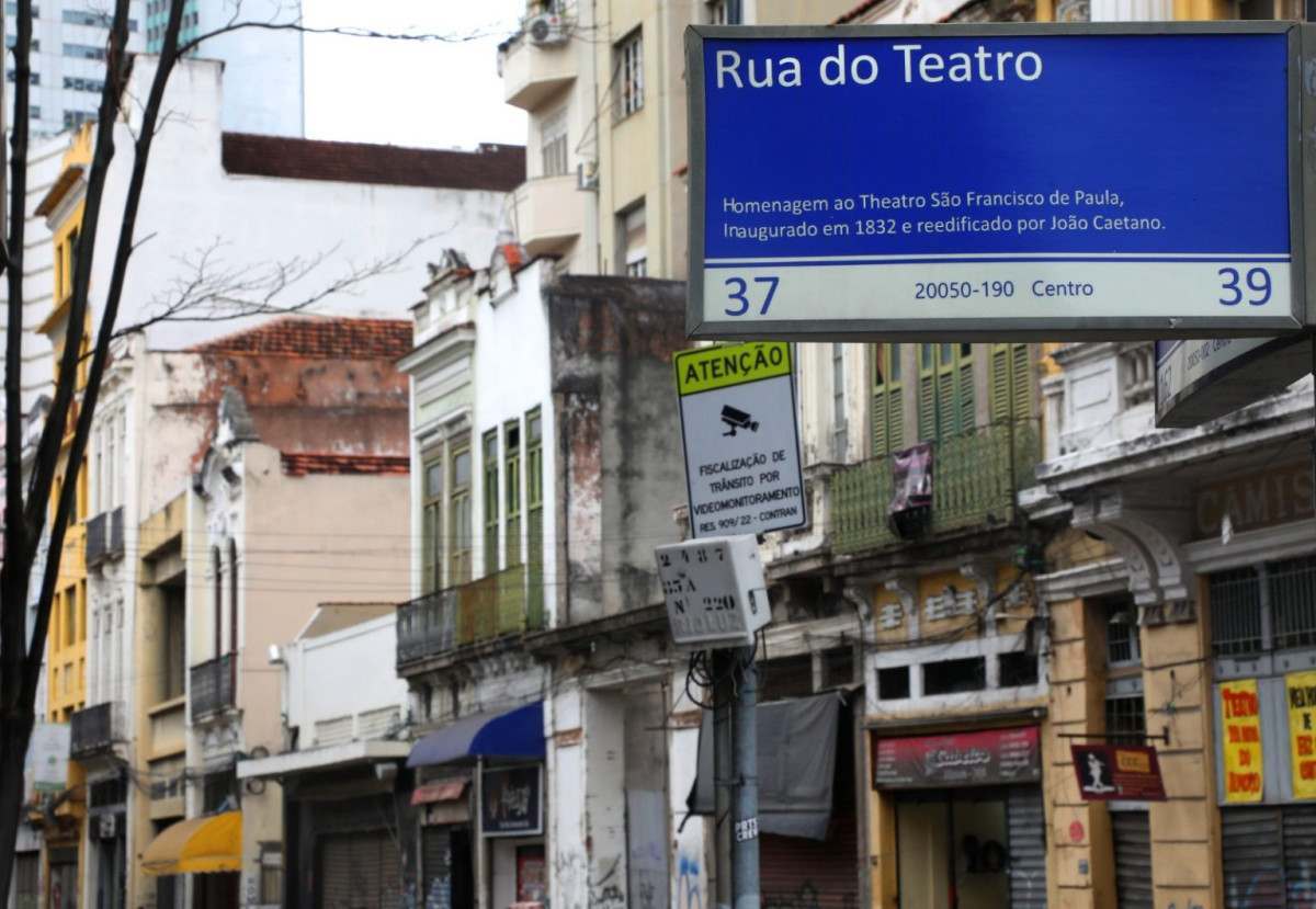 Rio entrega chaves de im&oacute;veis hist&oacute;ricos do Reviver Centro