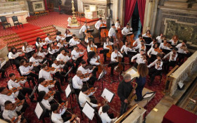 Jovens m&uacute;sicos se apresentam em concerto na Igreja da Candel&aacute;ria
