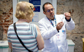 Munic&iacute;pio amplia vacina atualizada da covid-19 para idosos de 60 anos