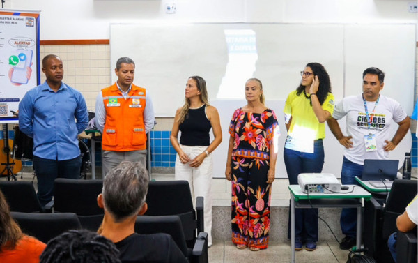 Defesa Civil de Angra leva preven&ccedil;&atilde;o e capacita&ccedil;&atilde;o aos moradores da Vila Velha