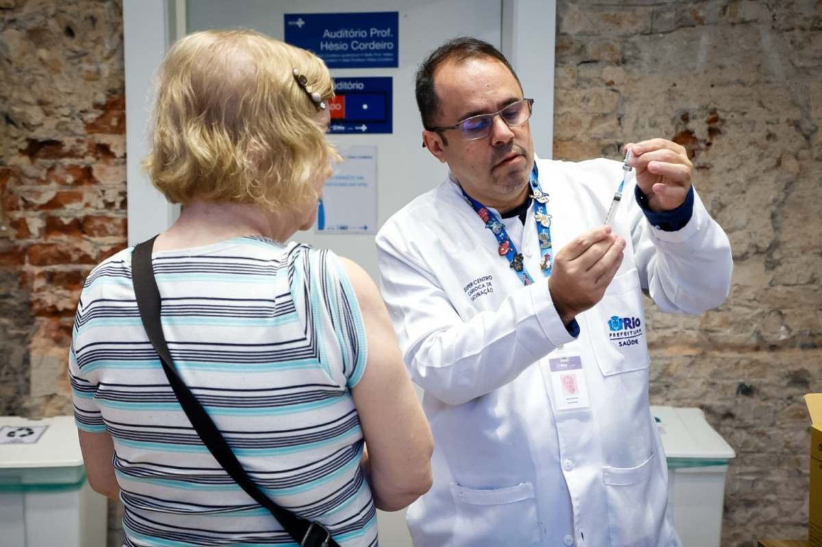 Munuc&iacute;pio amplia vacina atualizada da covid‑19 para idosos de 60 anos
