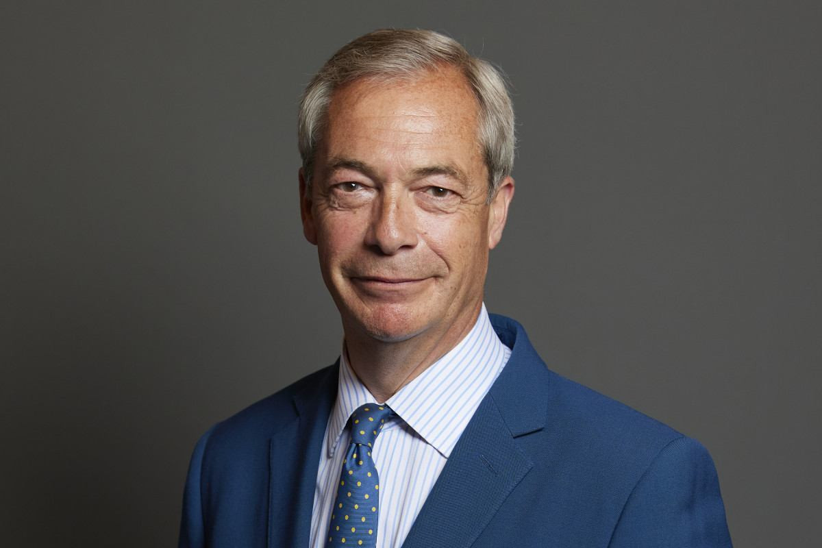 Nigel Farage est&aacute; de volta ao Parlamento do Reino Unido