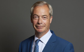 Nigel Farage est&aacute; de volta ao Parlamento do Reino Unido