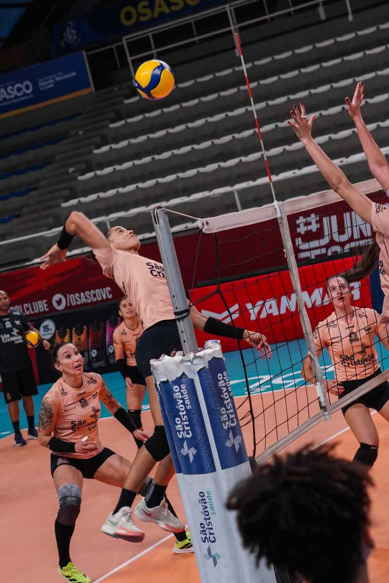 V&ocirc;lei brasileiro exige teste gen&eacute;tico que bane mulheres trans