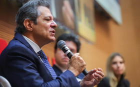 C&acirc;meras de seguran&ccedil;a contradizem relato de motorista de Haddad