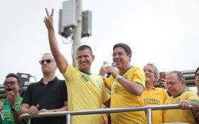 Douglas inicia campanha eleitoral nas Ruas da orla de Copacabana