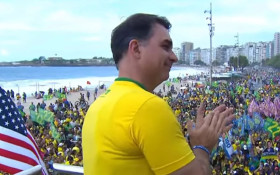 Fl&aacute;vio Bolsonaro inicia campanha no Rio com discurso sobre seguran&ccedil;a