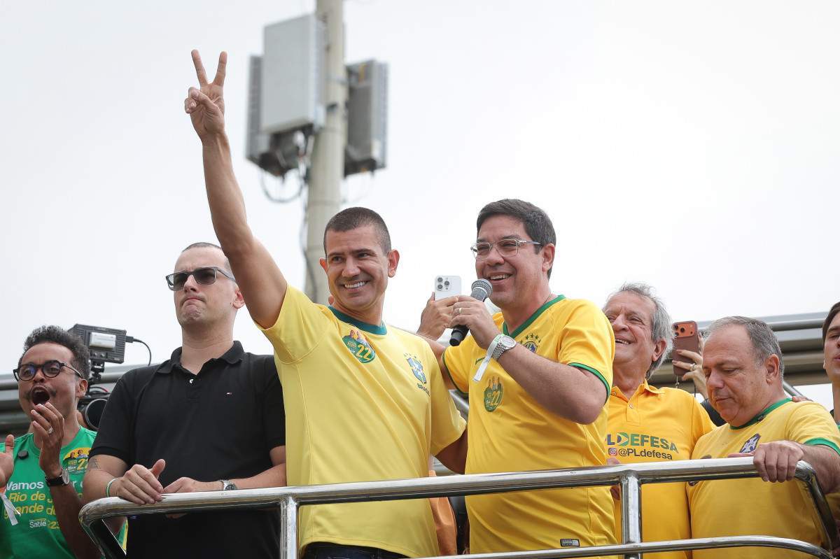 Douglas inicia campanha eleitoral nas Ruas da orla de Copacabana